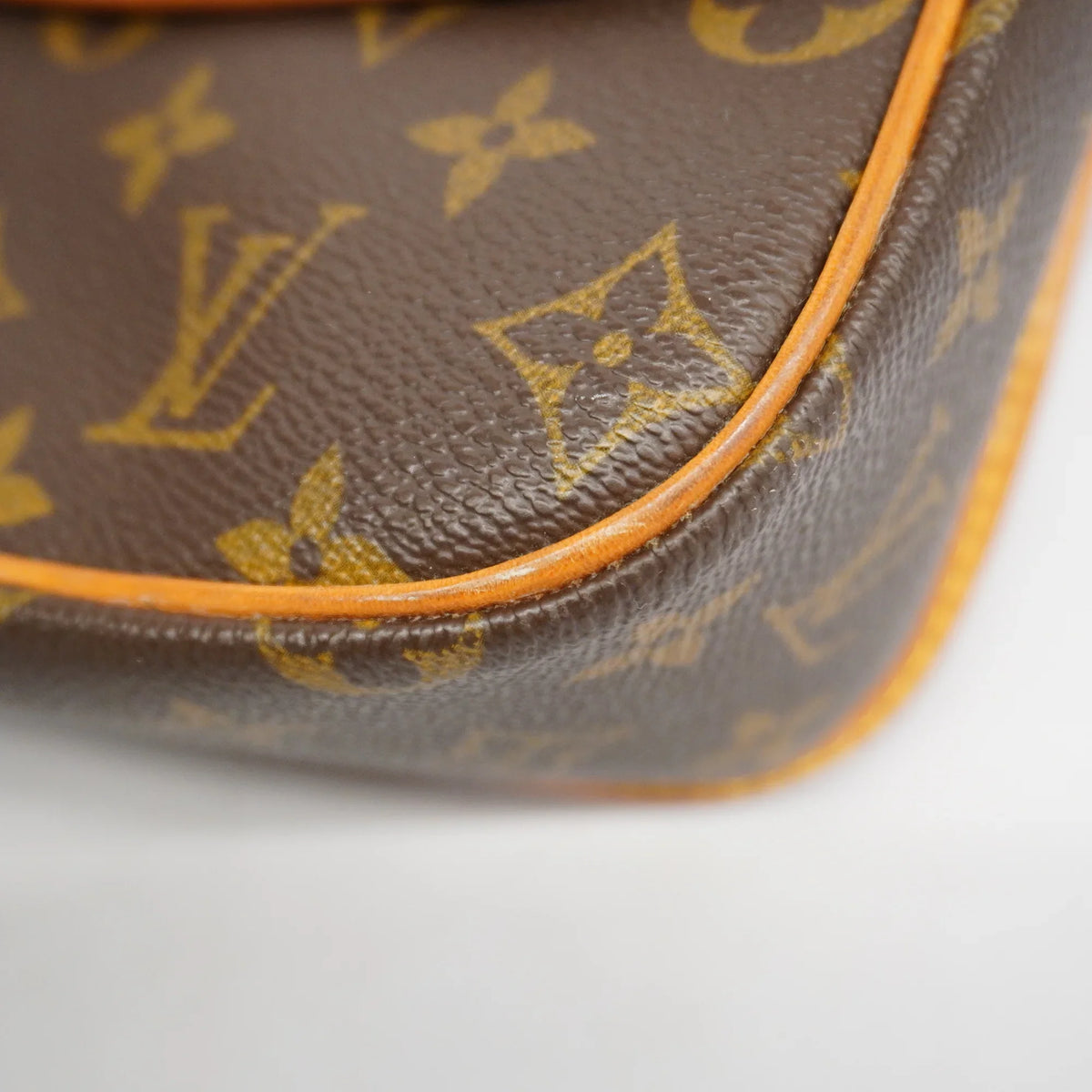Pre-Owned Auth Louis Vuitton Monogram Sizeologne M42250 Women's Sizehoulder Bag (Fair)