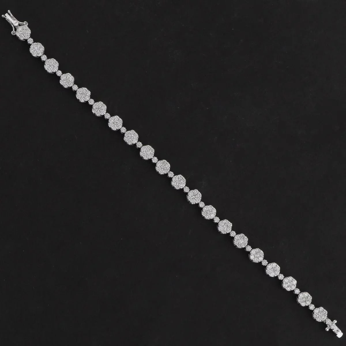 5.4 TCW Sizeolid 18 Kt Ivory Gold SizeI Clarity HI Color Diamond Designer Bracelet