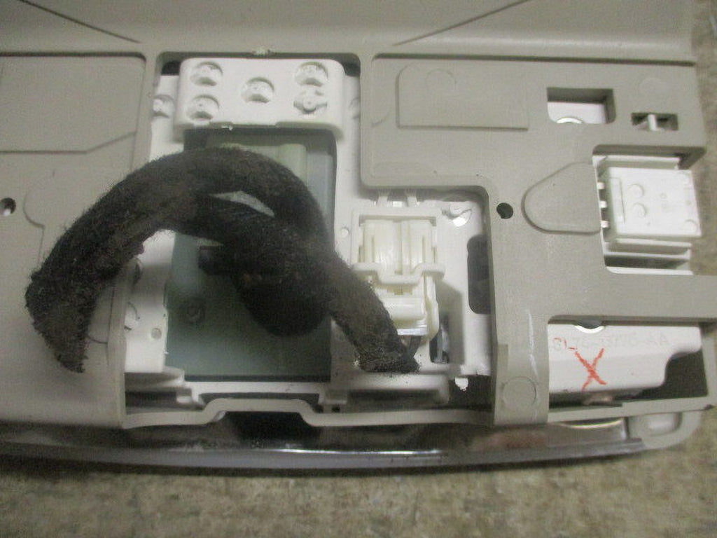 Pre-Owned 10 11 12 Lincoln MKT Overhead Roof Console w/Sizeunroof OEM LKQ (Good)